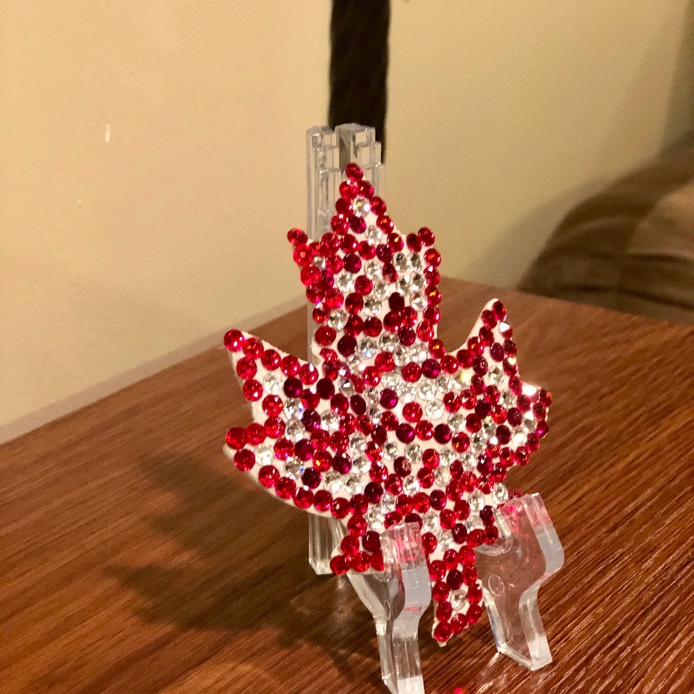 Canadian maple leaf - Picture 2 of 3